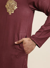 Anug by SOJANYA Men Maroon Thread Work Mandarin Collar Pure Cotton Kurta