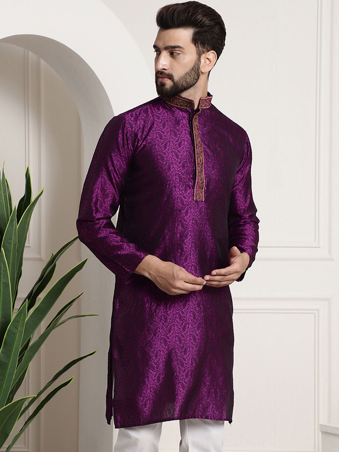SOJANYA Ethnic Motifs Woven Design Mandarin Collar Thread Work Straight Kurta