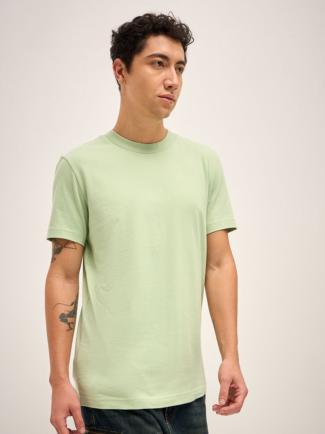 THE BEAR HOUSE Men Solid Round Neck Cotton T-shirt
