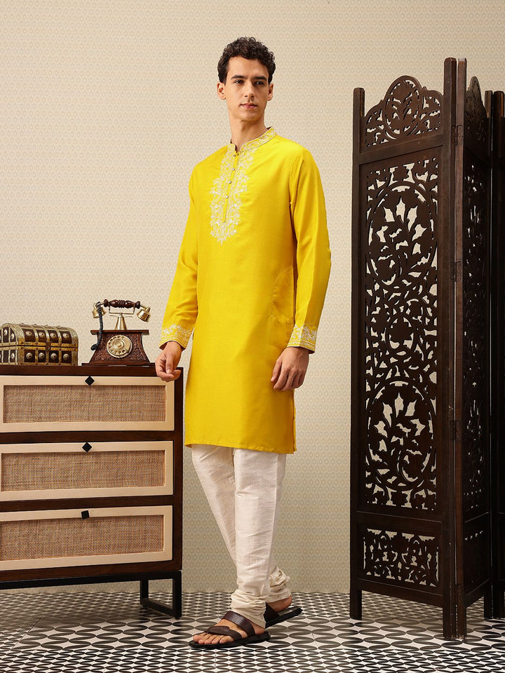 House of Pataudi Floral Embroidered Sequinned Detail Jashn Kurta