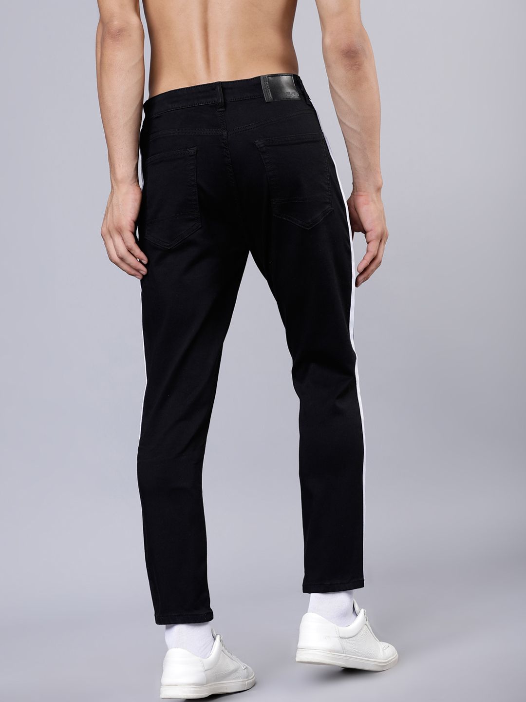 HIGHLANDER Men Black Tapered Fit Mid-Rise Clean Look Stretchable Jeans