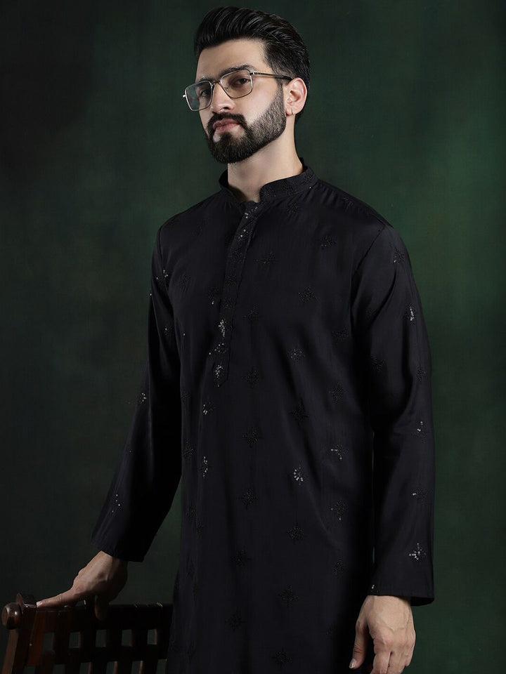 SOJANYA Ethnic Motifs Embroidered Mandarin Collar Sequinned Straight Kurta