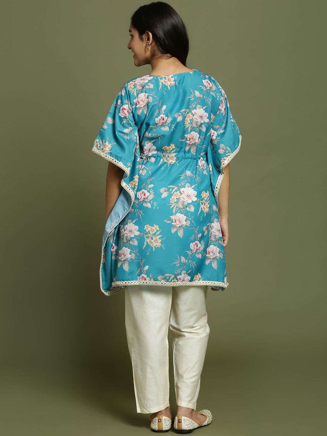 VASTRAMAY Girls Floral Printed Regular Mirror Work Kurta with Pyjamas