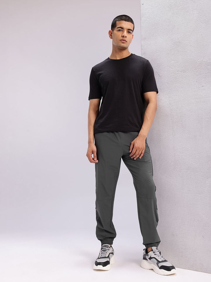 HRX oleh Hrithik Roshan Men Mid-Rise Rapid-Dry Paneled Stelyle Joggers