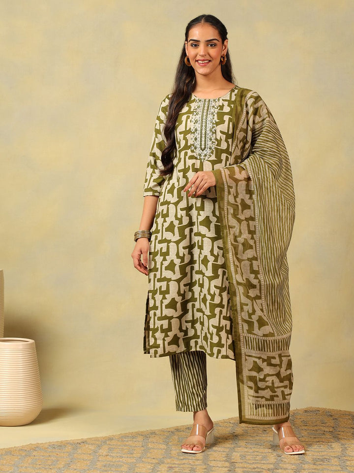 Mamicha Women Printed Regular Thread Work Pure Cotton Kurta with Trousers & With Dupatta
