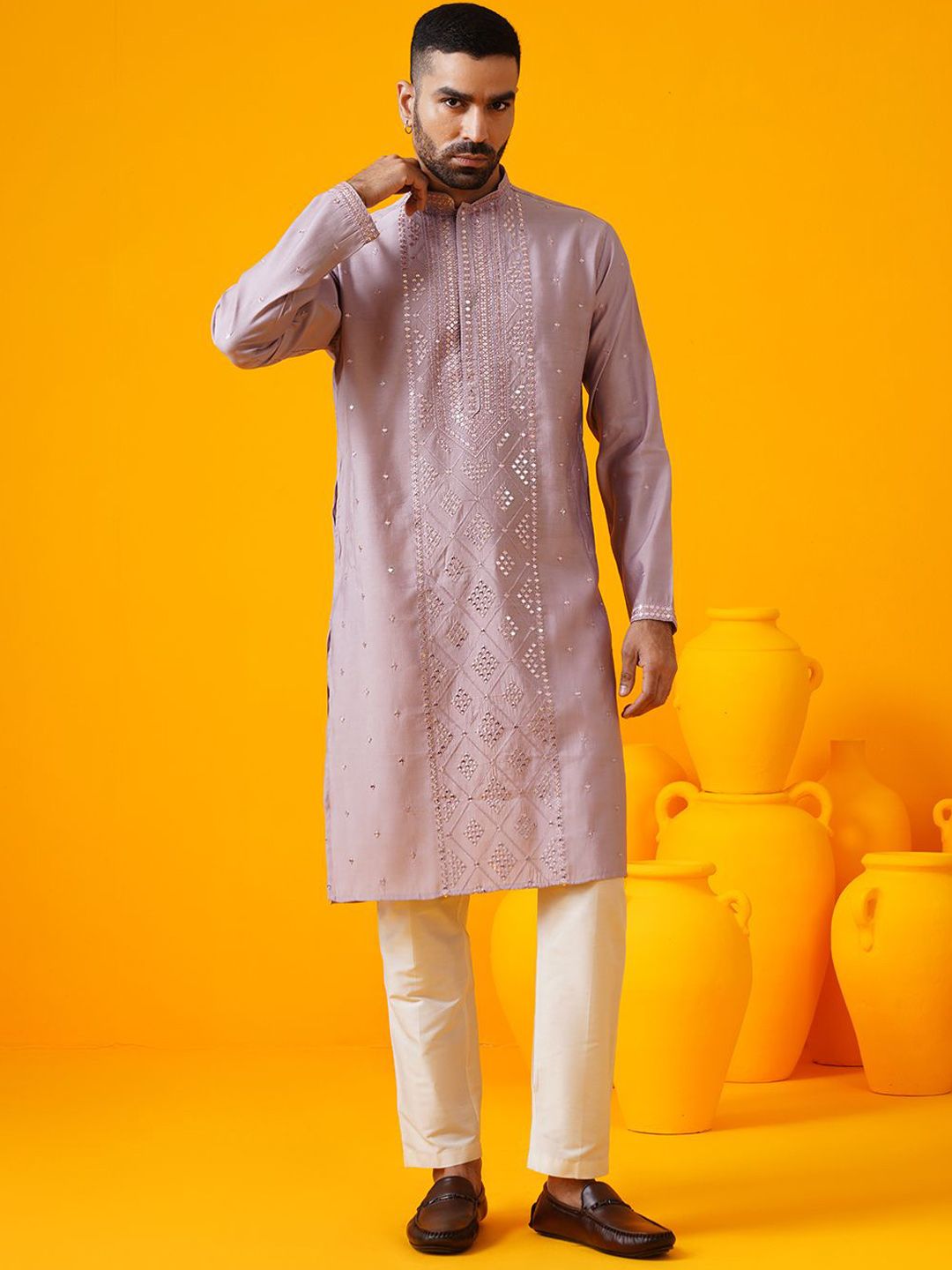 SOJANYA LUXE Geometric Sequinned Mandarin Collar Straight Kurta