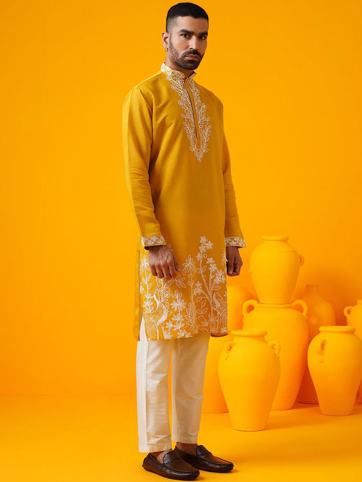 SOJANYA LUXE Floral Embroidered Mandarin Collar Straight Kurta
