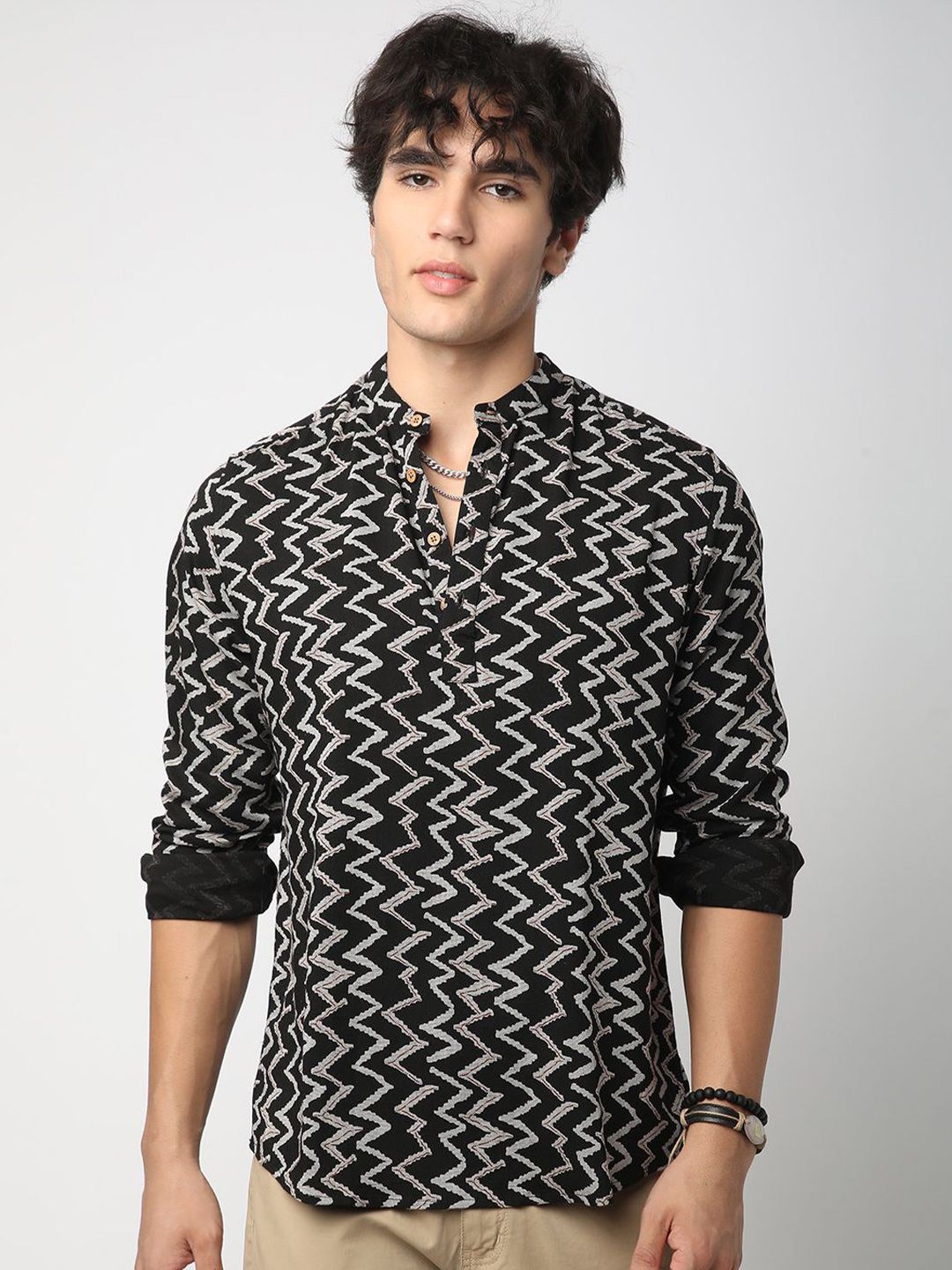 VASTRADO Chevron Ikat Printed Mandarin Collar Straight Short Kurta