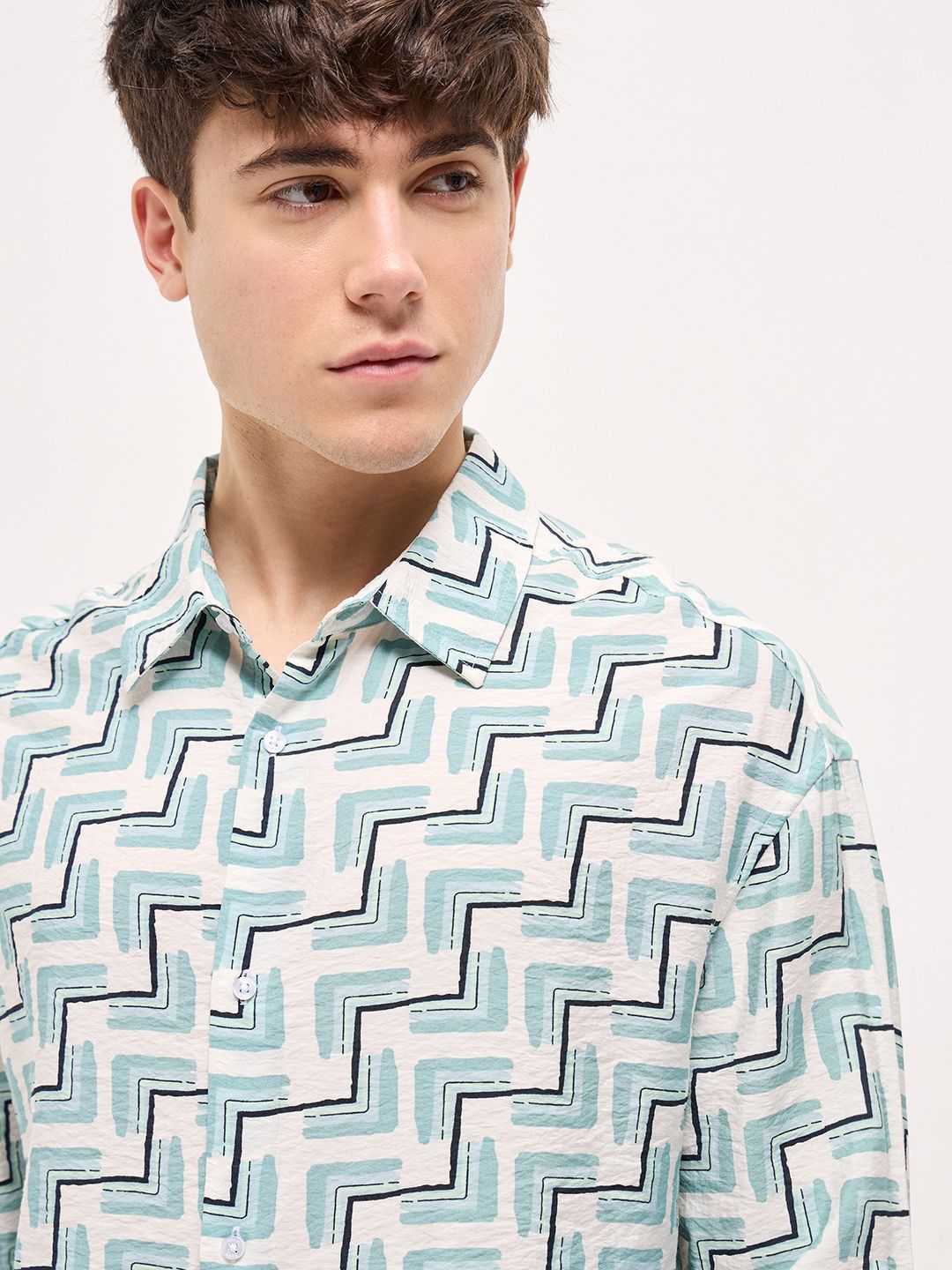 THE BEAR HOUSE Men Spread Collar Geometric Printed Relaxed Fit Casual Shirt