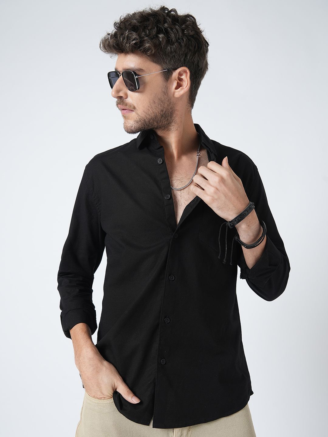 VASTRADO Men Classic Slim Fit Solid Cutaway Collar Cotton Casual Shirt