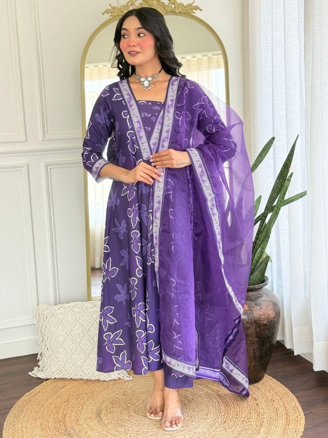 Kalini Wanita Reka Bentuk Diri Square Neck A-Line Kurta Set