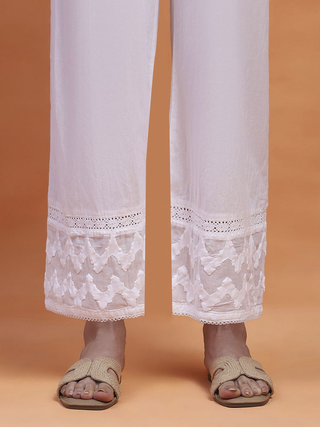 House of Chikankari Women White Cotton Chikankari Embroidered Pant