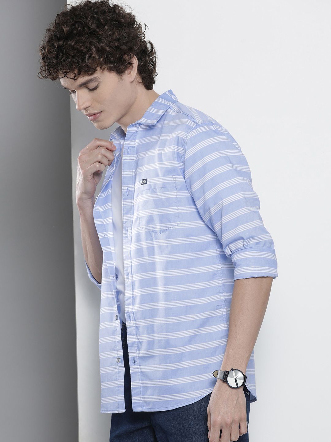 The Indian Garage Co Men Blue & White Slim Fit Striped Pure Cotton Casual Shirt