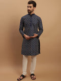 SOJANYA Kurta Biasa Bersulam Geometrik dengan Jaket Nehru Churidar & Dihiasi