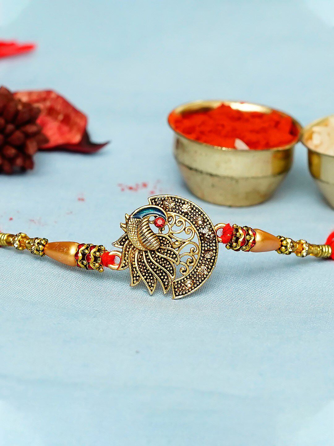 Set Hadiah Rakhi Berwarna Emas &amp; Merah eCraftIndia