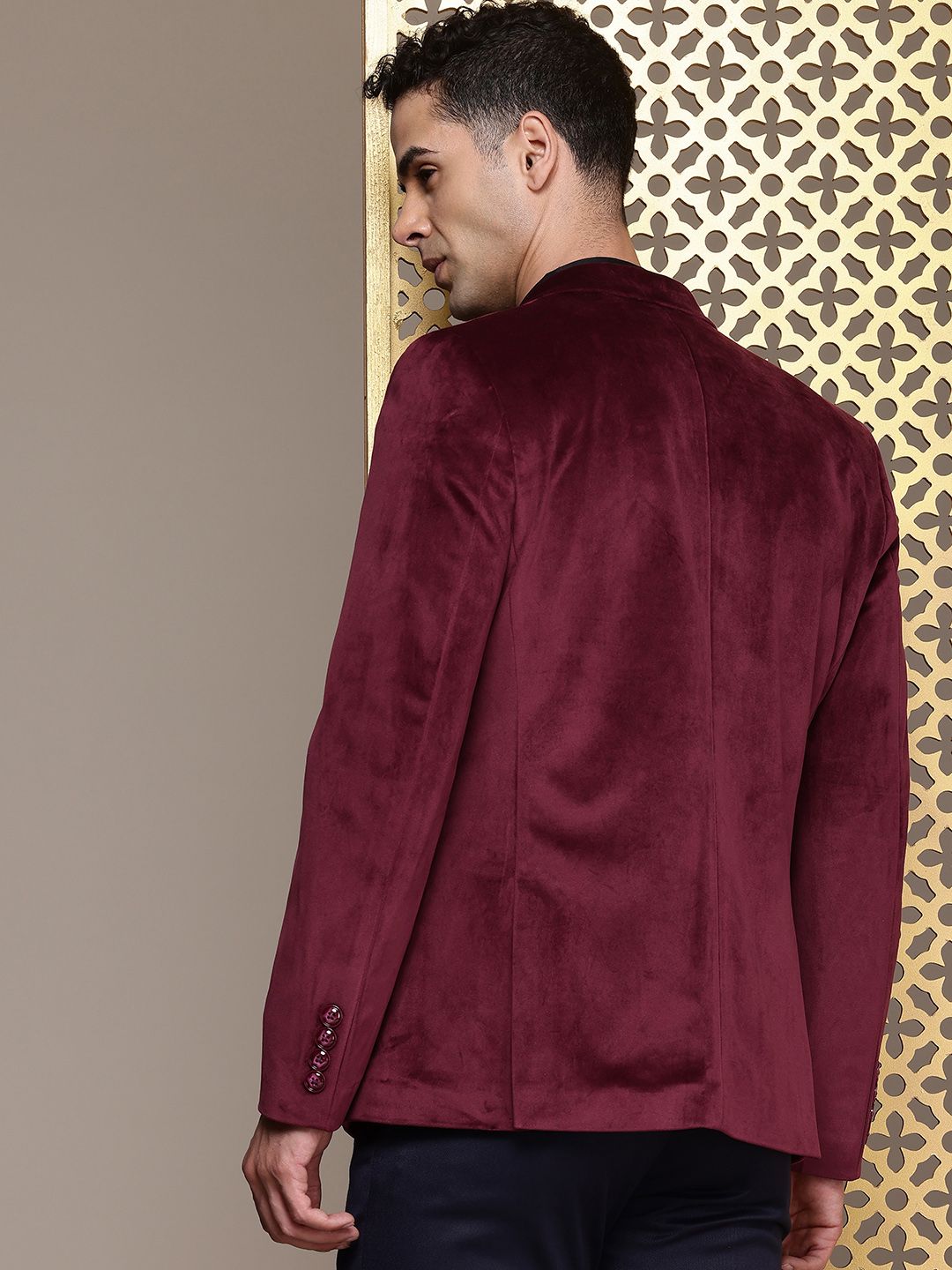 House of Pataudi Notched Lapel Single-Breasted Velvet Finish Jashn Party Blazer