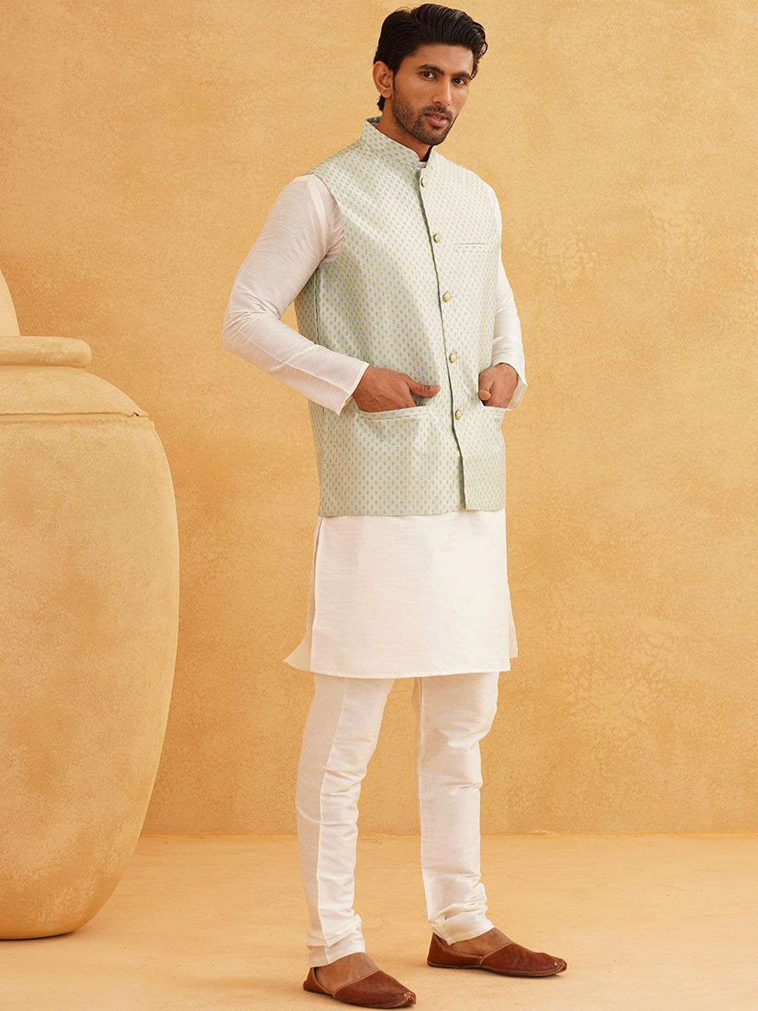 SOJANYA Kolar Band Lengan Panjang Kurta Biasa Dengan Churidar Dengan Jaket Nehru