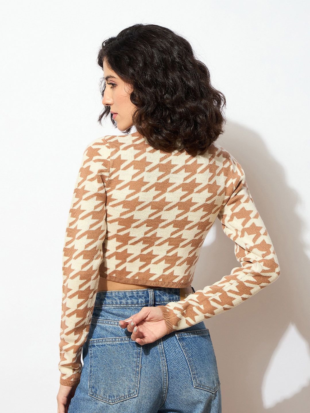 SASSAFRAS Women Brown & White Houndstooth Design Pullover