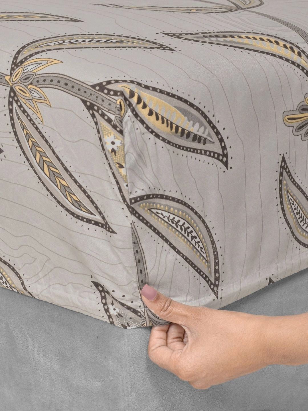 Moda Rapido X KLOTTHE Motif Etnik Beige 300 TC Cadar King dengan 2 Sarung Bantal
