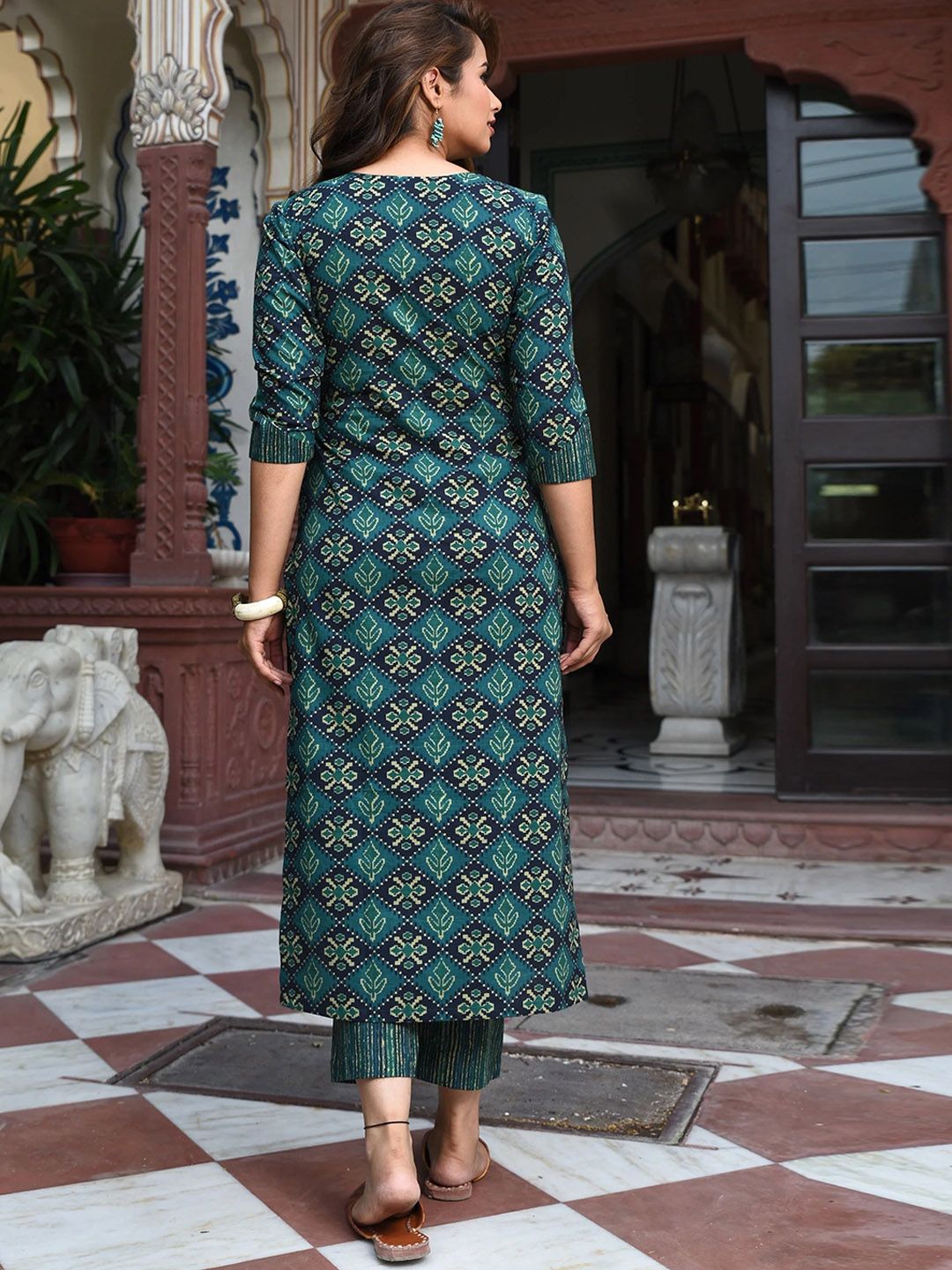 KALINI Floral Printed Regular Straight Kurta With Trousers & Dupatta