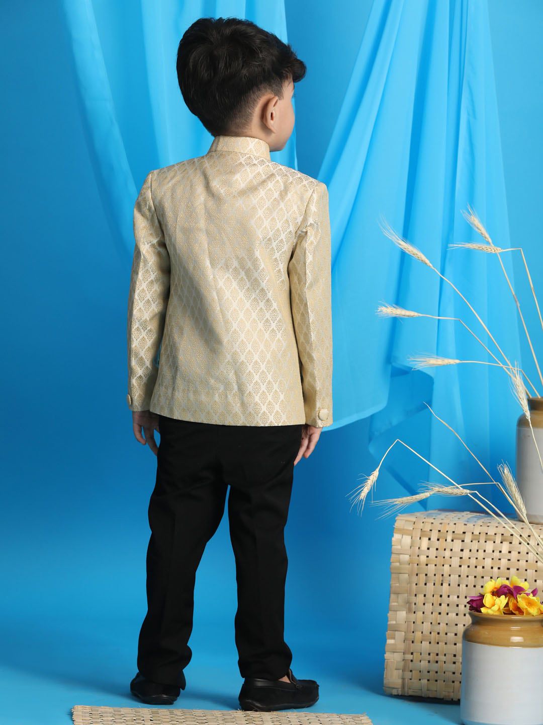 VASTRAMAY Boys Slim-Fit Woven Design Banarasi Jacquard Bandhgala Blazer