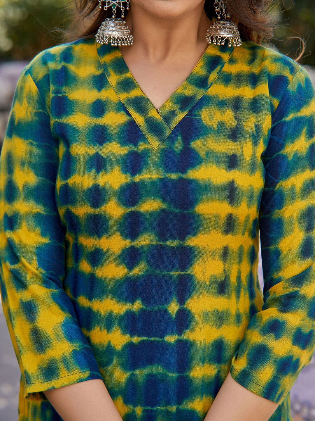 KALINI Women Printed Regular Thread Work Kurta with Trousers & With Dupatta