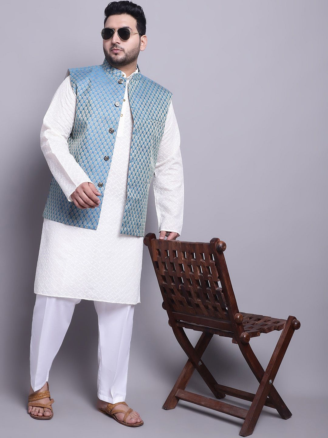 SOJANYA PLUS Ethnic Motifs Woven Design Regular Kurta With Pyjamas & Nehru Jacket