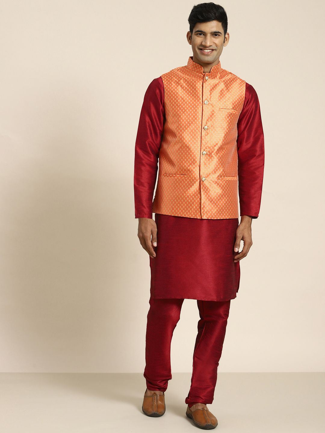 SOJANYA Kurta Rekaan Tenunan Lelaki dengan Churidar dengan Jaket Nehru