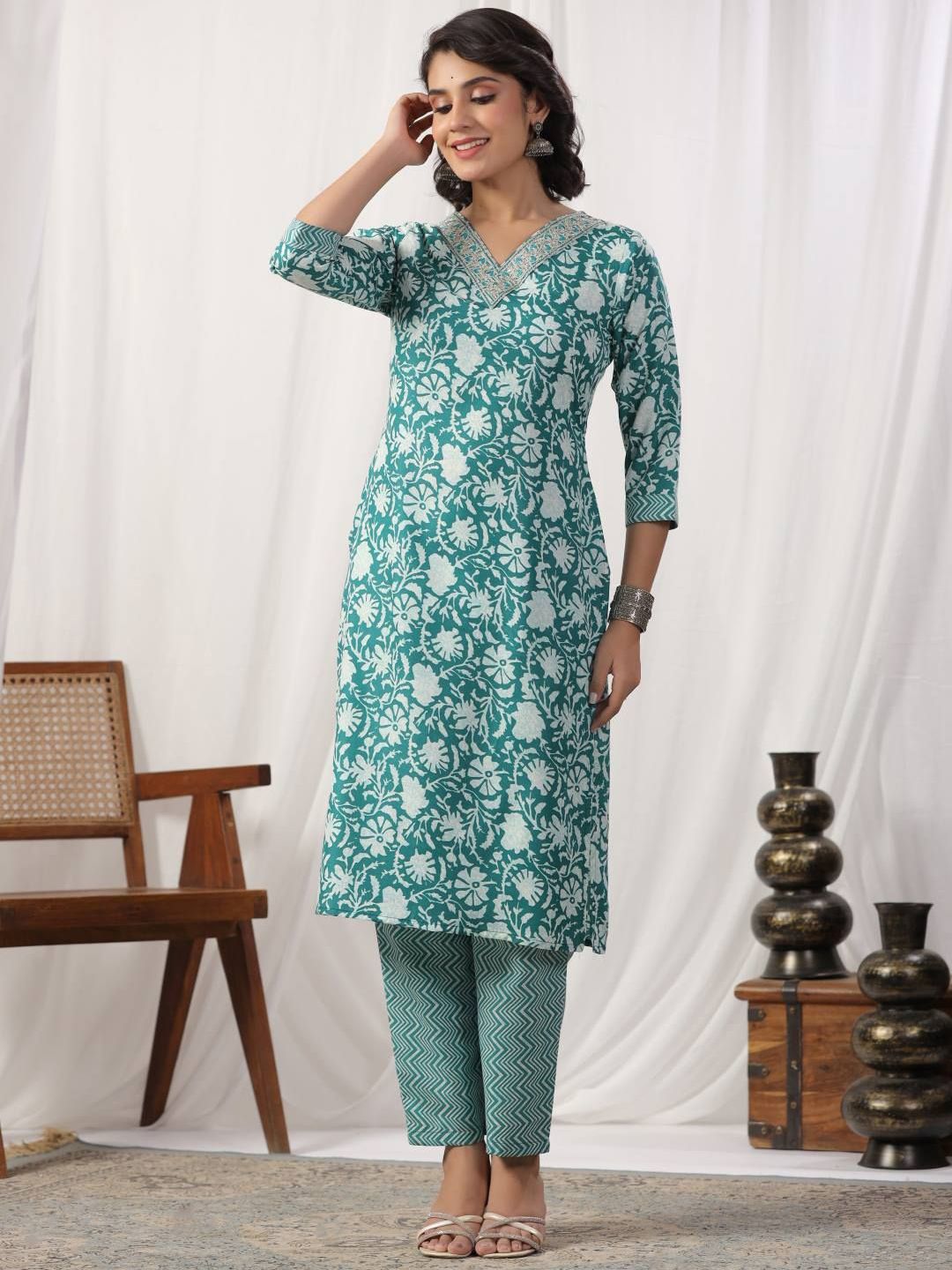 Varanga Women Floral Printed Regular Kurta with Trousers & With Dupatta