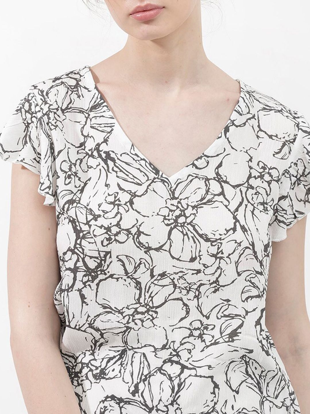 RAREISM V-Neck Floral Print Flutter Sleeve Top