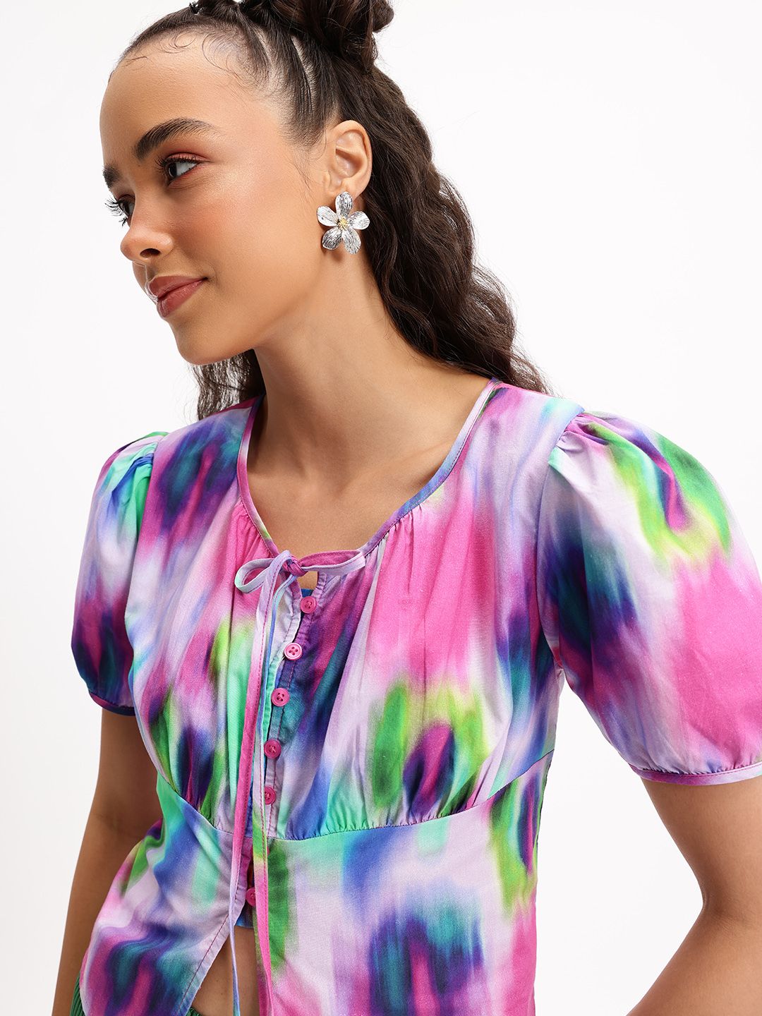 Atasan Gaya Baju Tie-Dye Beraneka Warna Dressberry
