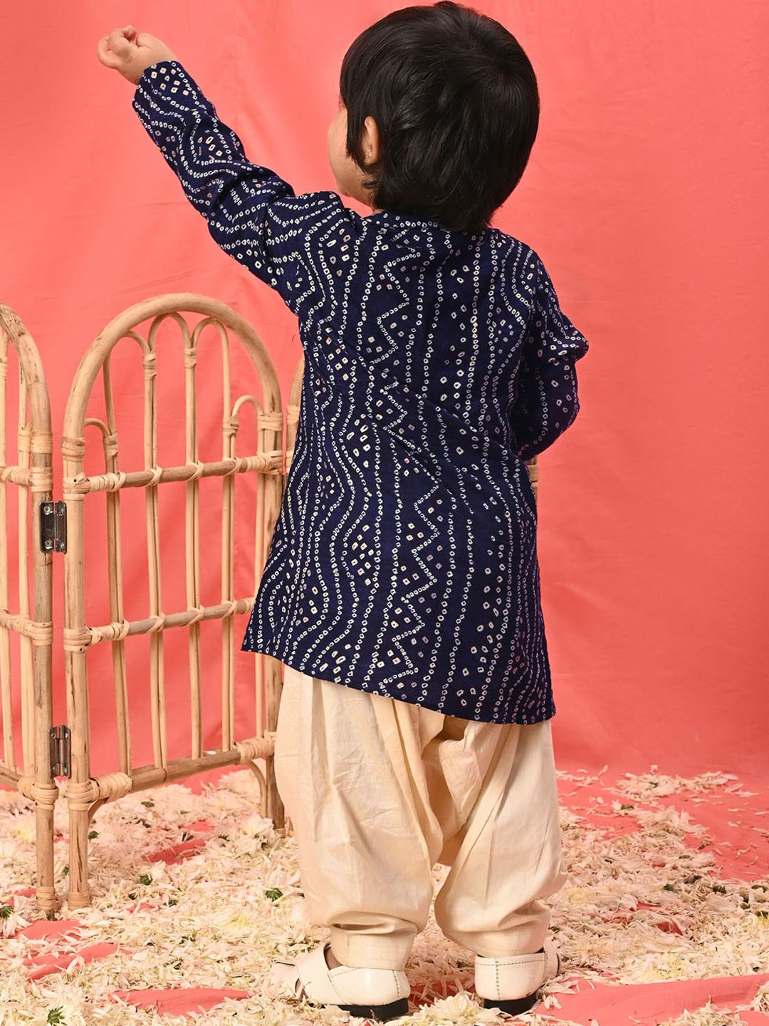 VASTRAMAY Boys Bandhani Printed Regular Kurta with Patiala