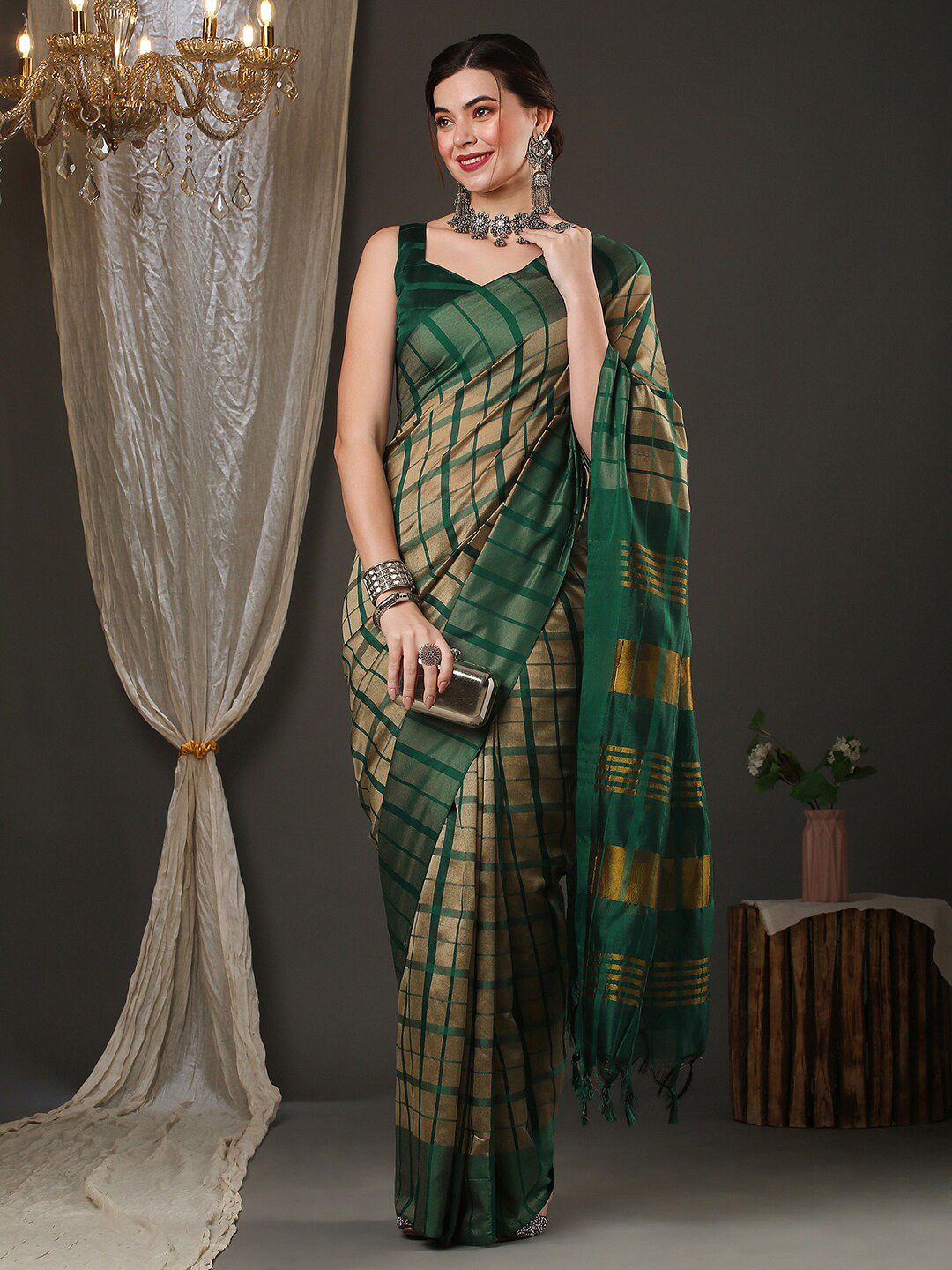 Saree mall Checks Silk Blend Saree
