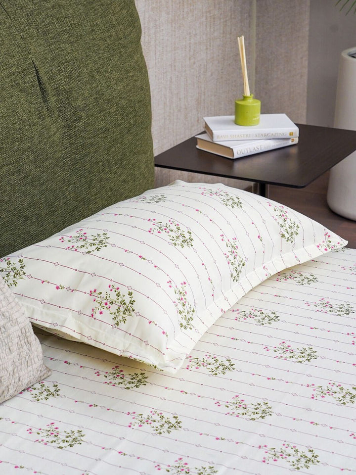 URBAN SPACE  White & Pink Floral 200 TC King Bedsheet with 2 Pillow Covers