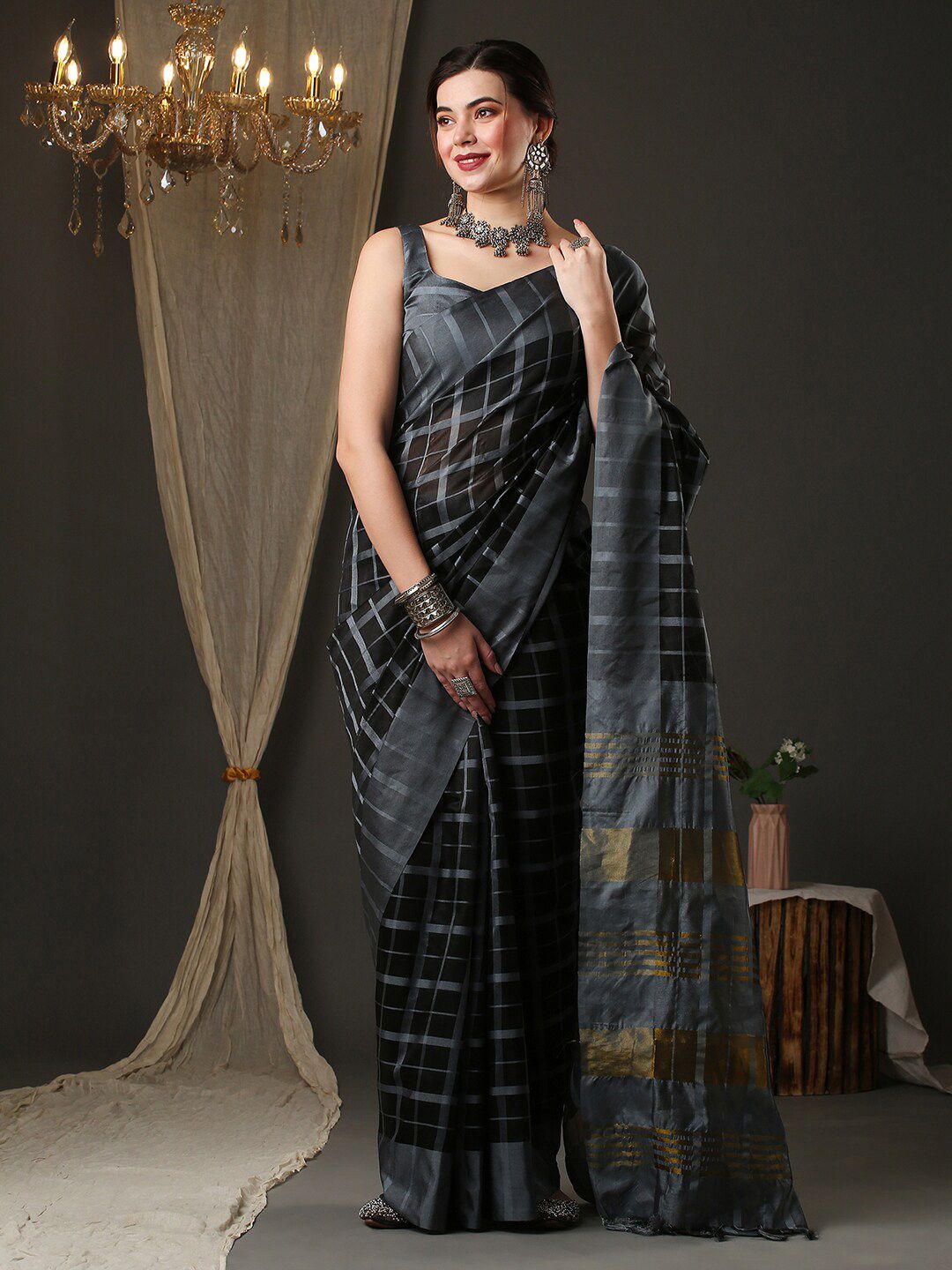 Saree mall Checks Silk Blend Saree