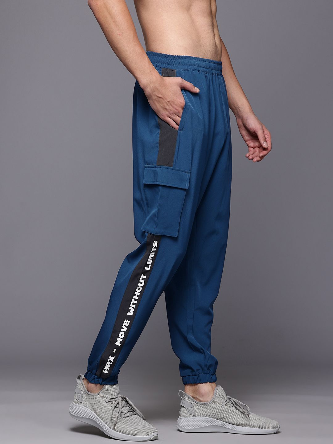 HRX by Hrithik Roshan Men Rapid-Dry Typography Print Training Joggers With Panel Detail