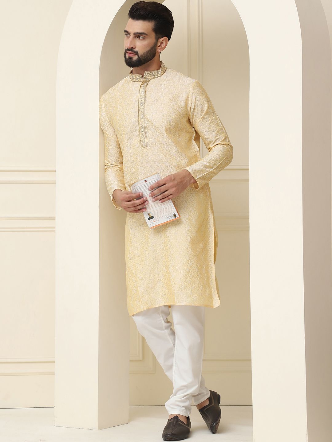 SOJANYA Kurta Lurus Tenunan Berwarna Emas Lelaki