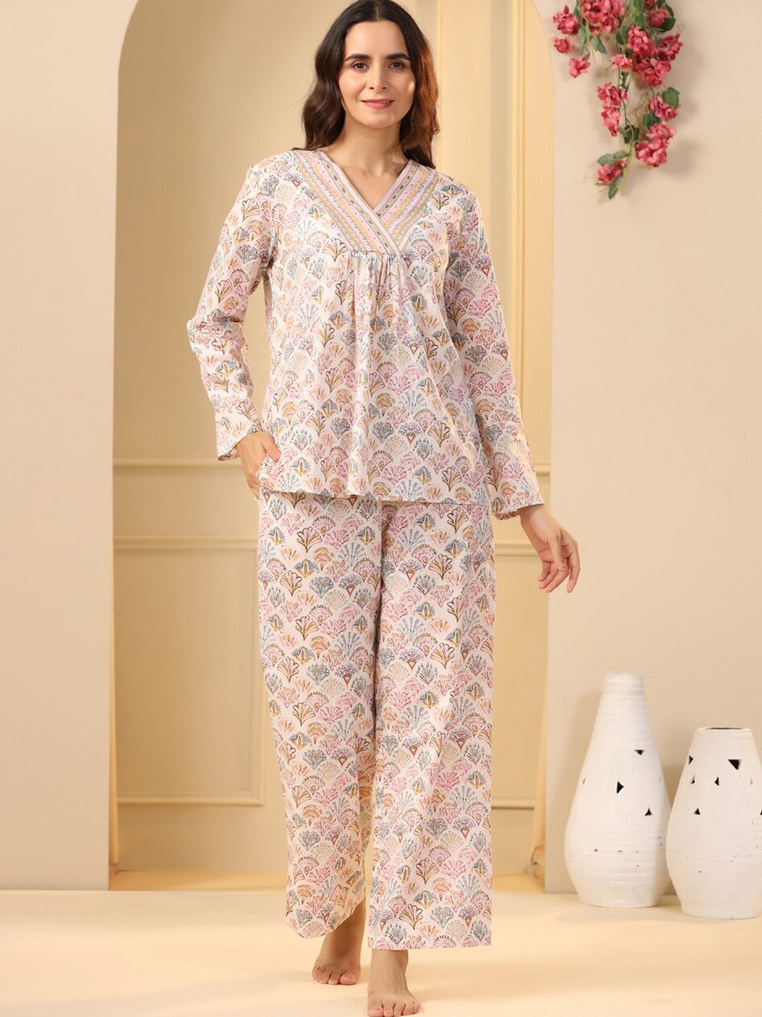 SANSKRUTIHOMES Off White & Pink Ethnic Motifs Printed Pure Cotton Night Suit