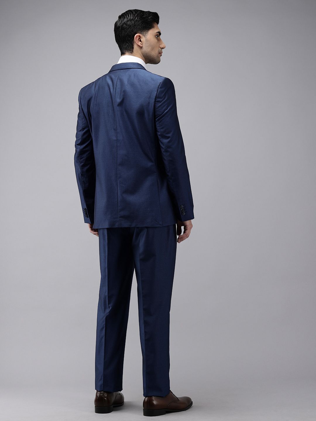 Park Avenue Self Design Single Breasted 2-Peice Suit