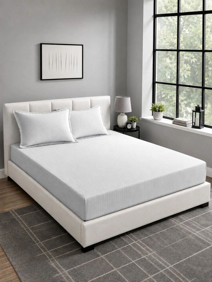 Moda Rapido X KLOTTHE White Striped 300 TC Bedsheet with 2 Pillow Covers