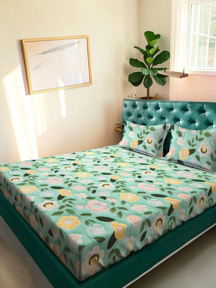 Moda Rapido X KLOTTHE Green & Pink Floral 300 TC King Bedsheet with 2 Pillow Covers