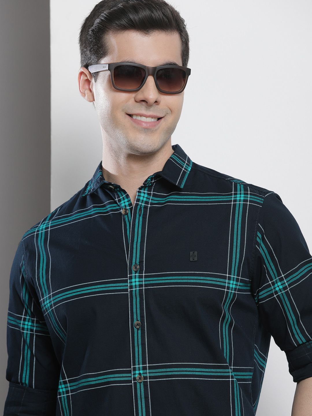 The Indian Garage Co Men Navy Blue Checked Pure Cotton Casual Shirt