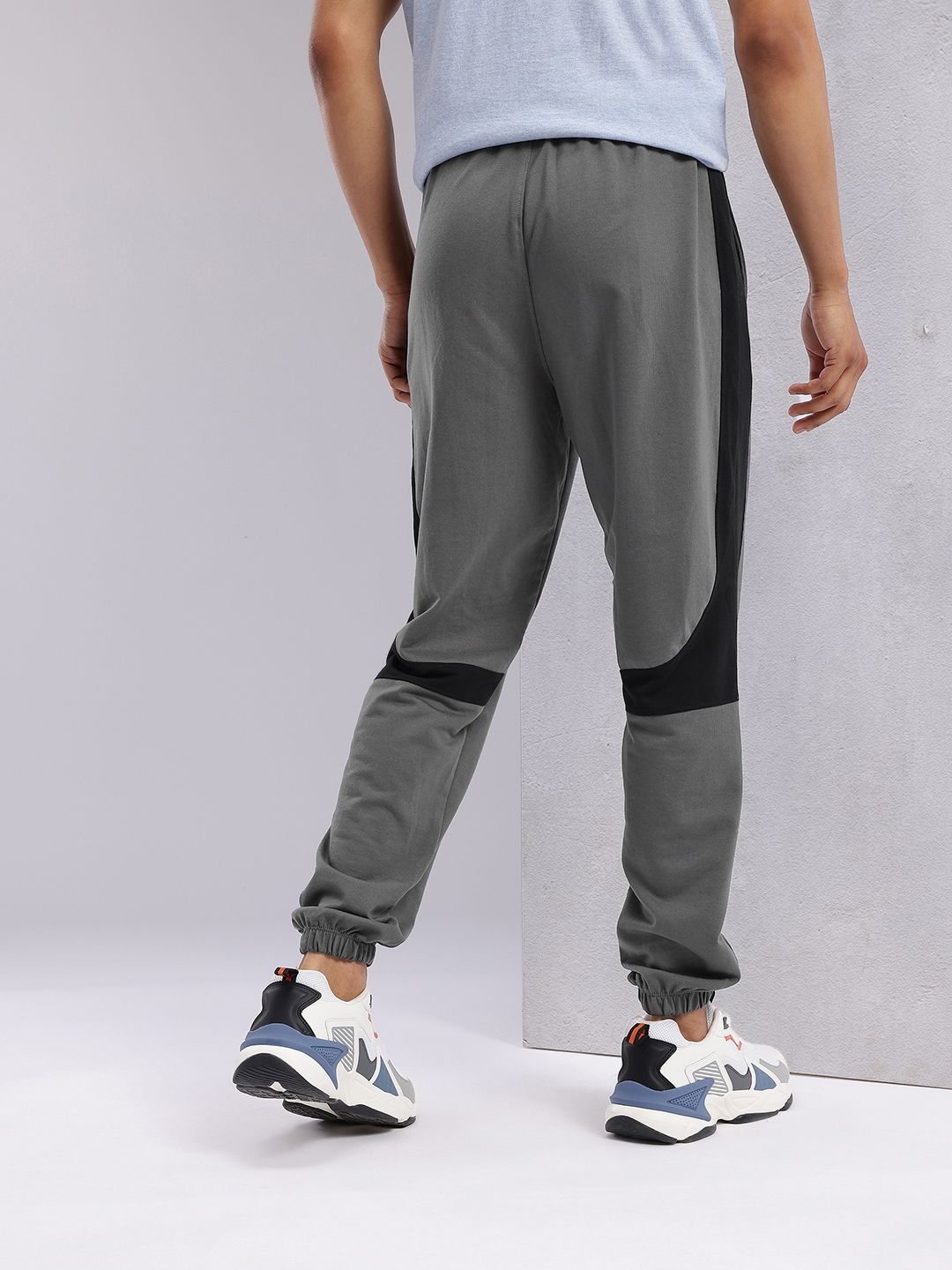 HRX by Hrithik Roshan Men Colourblocked Mid-Rise Lifestyle Joggers