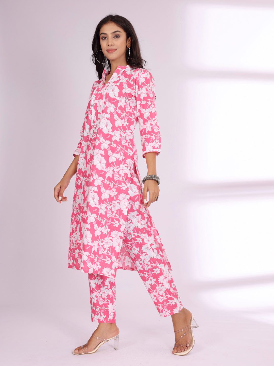 Varanga Pink Floral Printed Mandarin Collar Pure Cotton Kurta with Trousers
