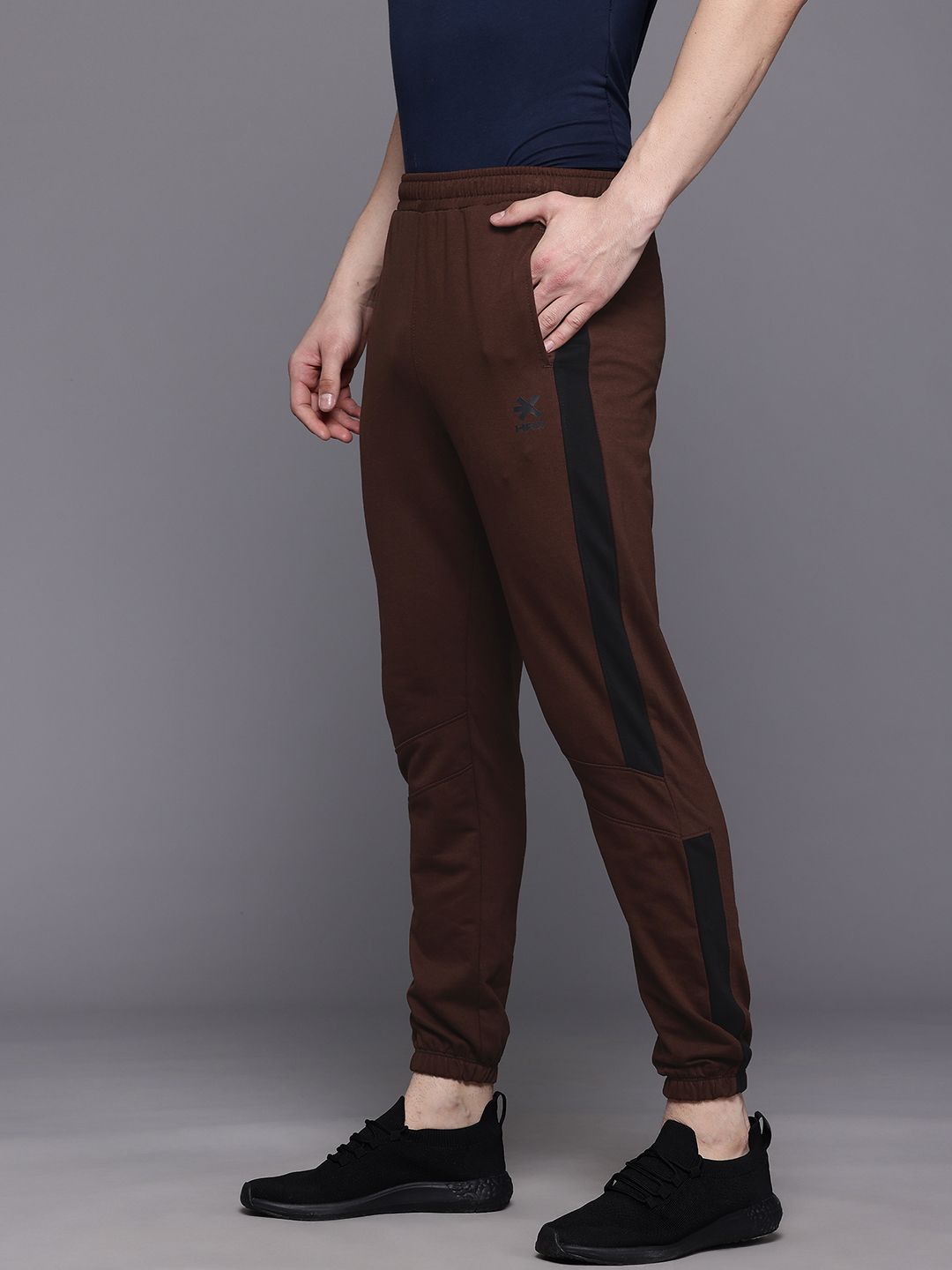 HRX by Hrithik Roshan Men Mid-Rise Regular Fit Lifestyle Joggers with Side Stripe