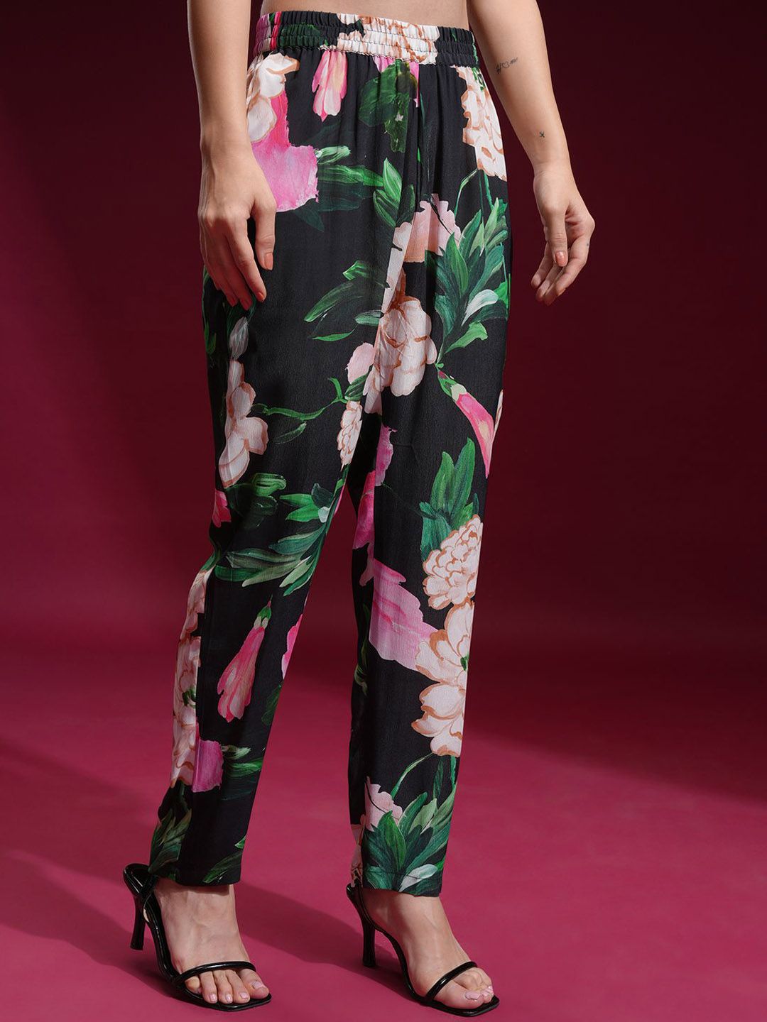 Vishudh Women Printed V-Neck Kurta Slim Pants Co-Ord Set