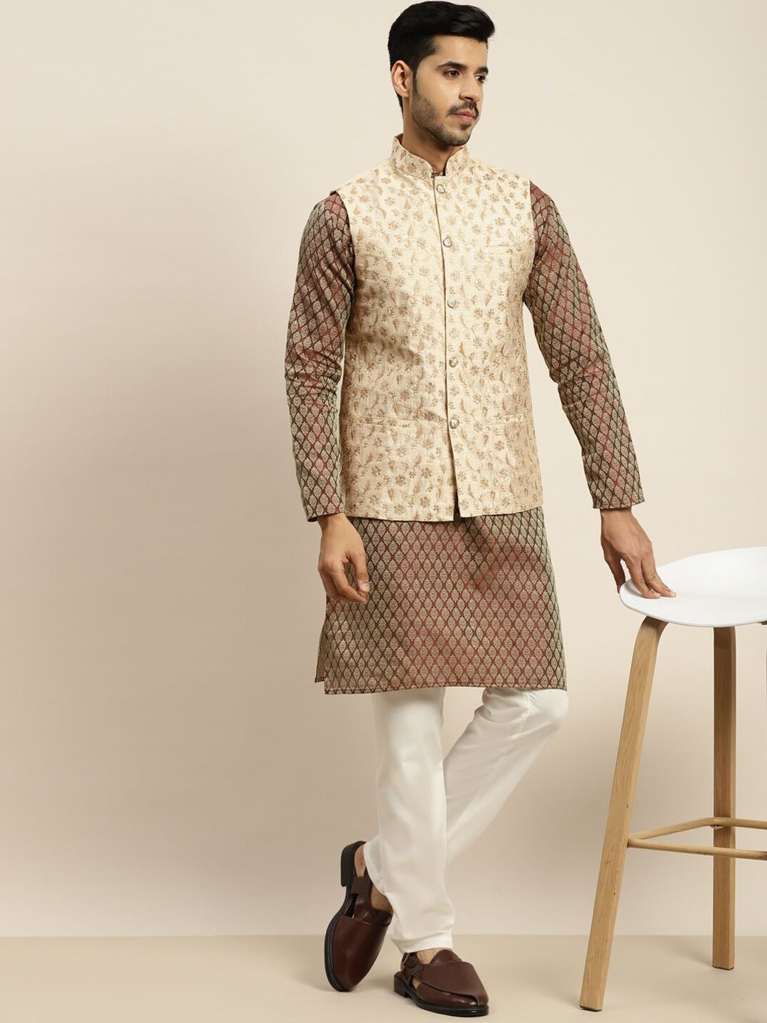SOJANYA Motif Etnik Rekaan Tenun Kurta Kolar Mandarin Dengan Piyama & Jaket Nehru