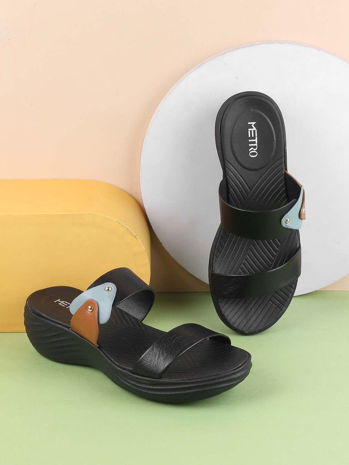 Metro Women Wedge Sandals