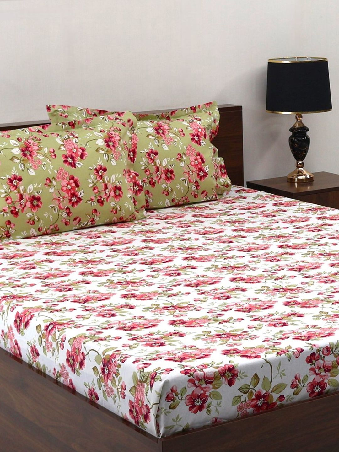 BOMBAY DYEING Blumen Red Floral 104 TC Cotton Queen Bedsheet Set-2.24 m X 2.54 m