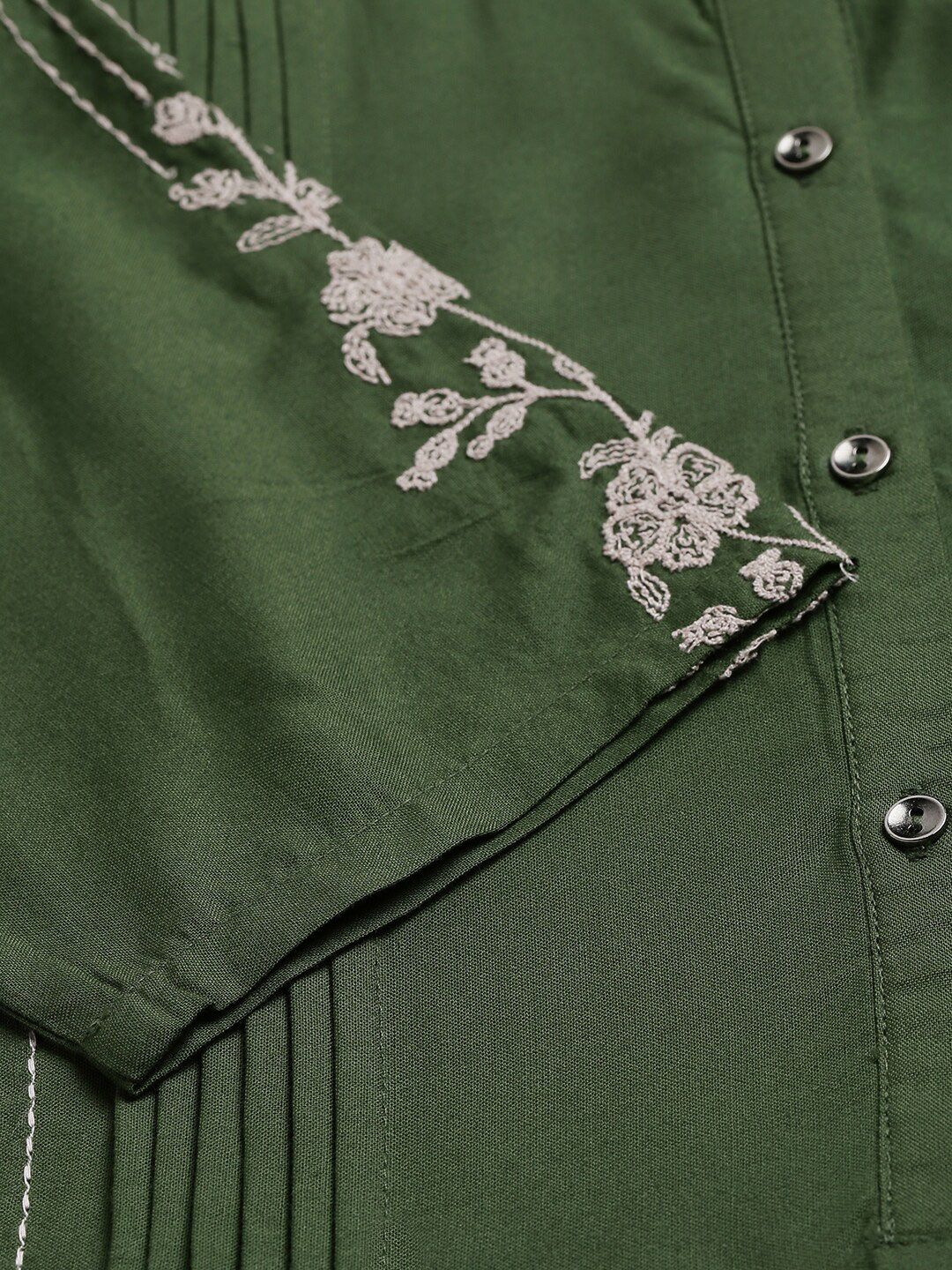 W Women Green Embroidered Thread Work Kurta